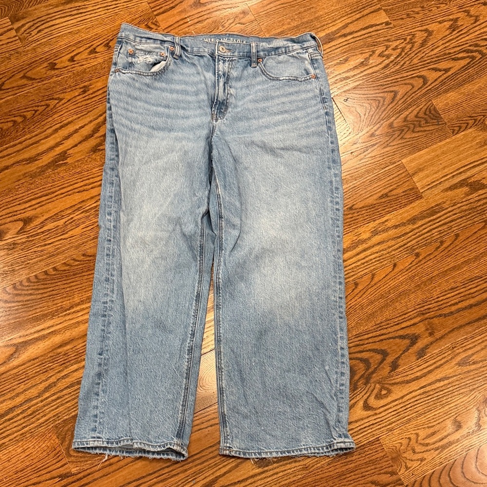 American Eagle Outfitters Light Blue Relaxed Jeans